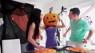 Stepmom’s Head Stucked In Halloween Pumpkin, Stepson Helps With His Big Dick! – Tia Cyrus, Johnny